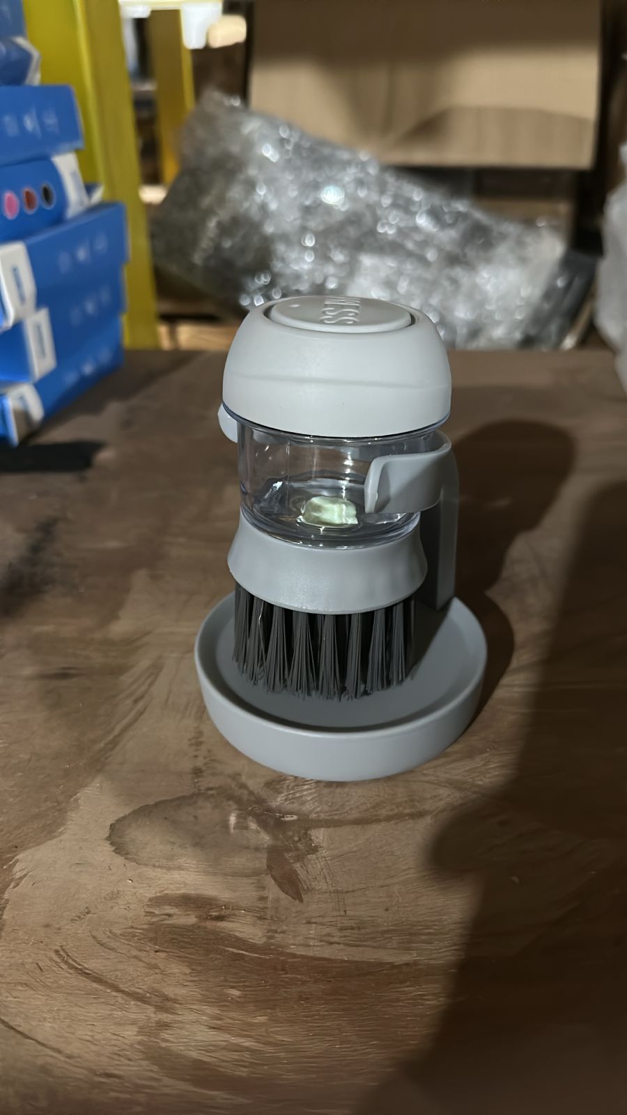 Cepillo limpiador con dispenser de jabón. Pagas al recibir. Envíos gratis a todo el Paraguay.